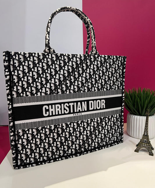 Black and White Bag For Ladies